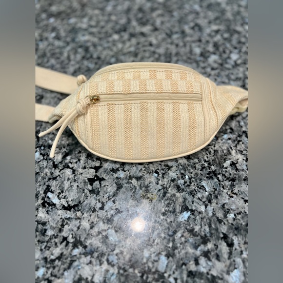 NWT- Belt Bag- Crème Color - Picture 5 of 5